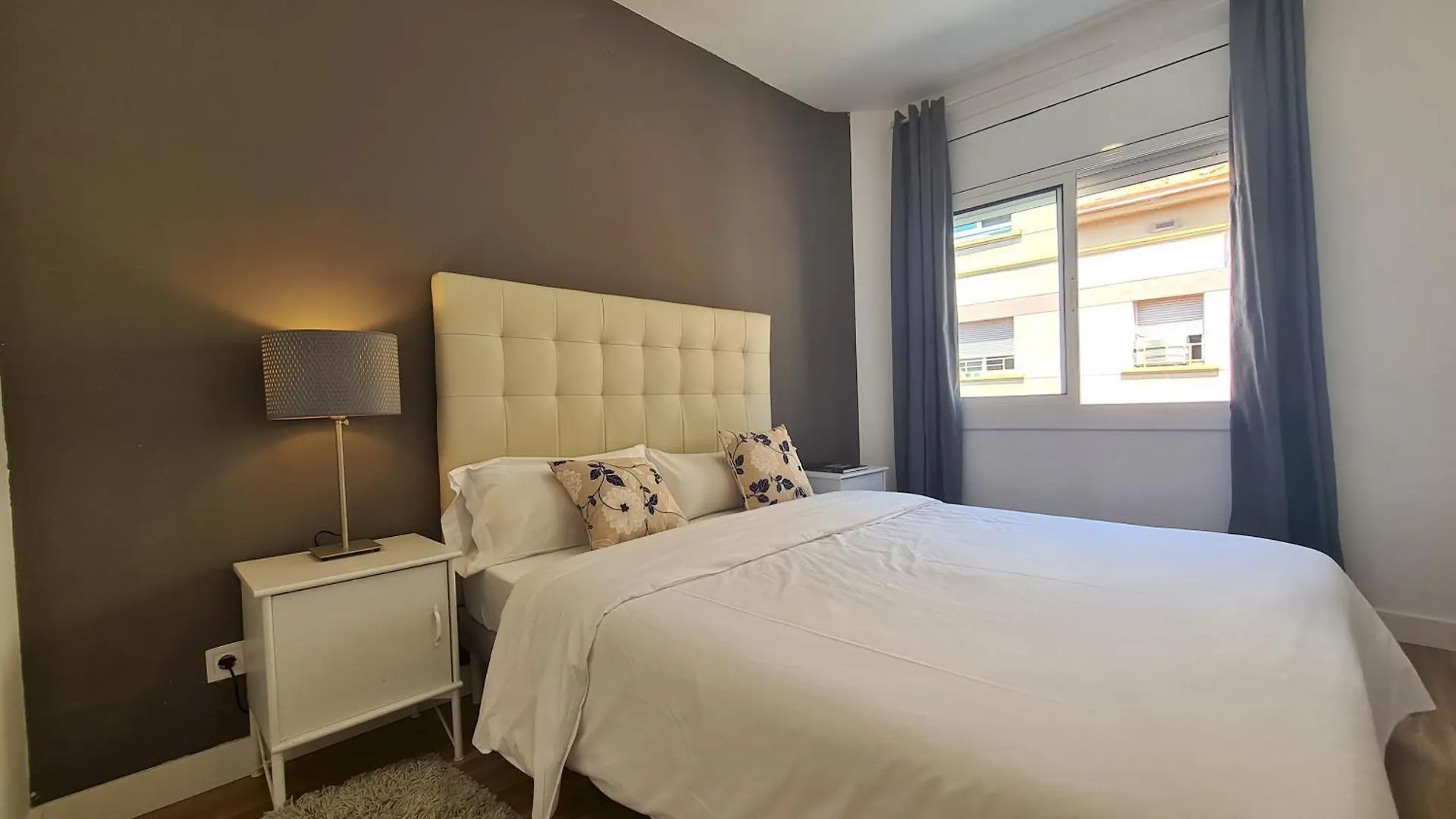 Walk To Camp Nou - Wi-Fi Ac 3 Bed By Myrentalhost contacts