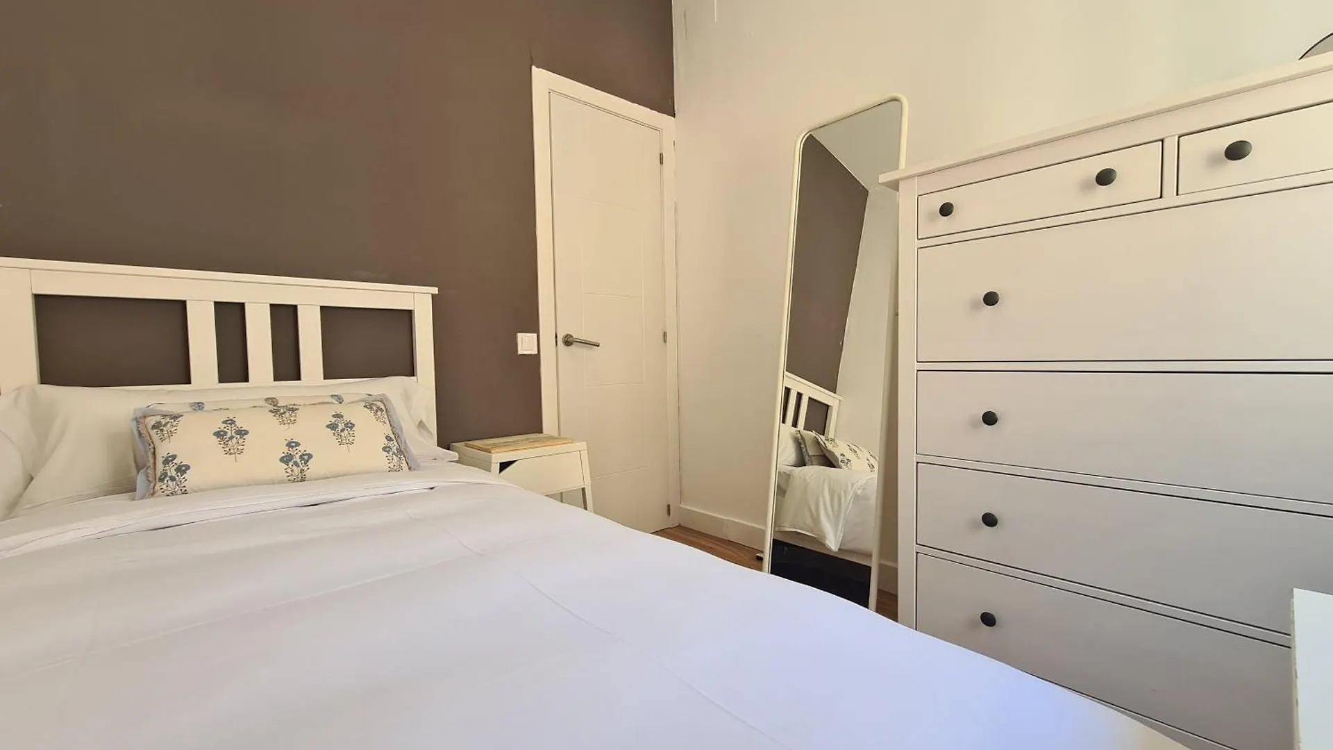 Walk To Camp Nou - Wi-Fi Ac 3 Bed By Myrentalhost L'Hospitalet de Llobregat Spain