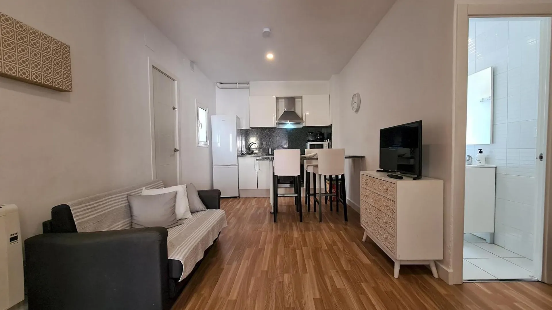 Apartment Walk To Camp Nou - Wi-Fi Ac 3 Bed By Myrentalhost L'Hospitalet de Llobregat Spain